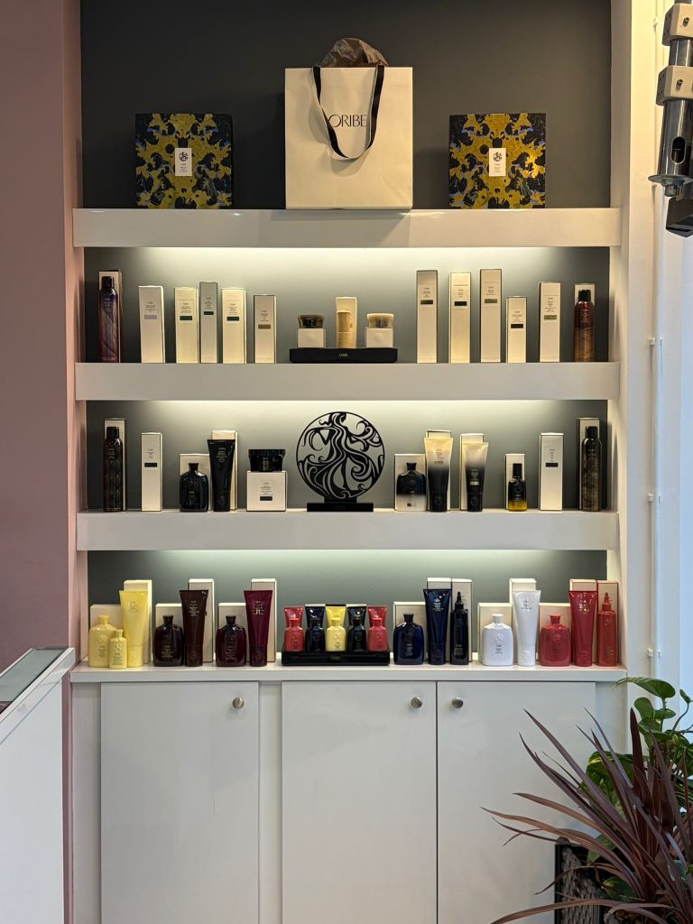 salon-oribe-shelves